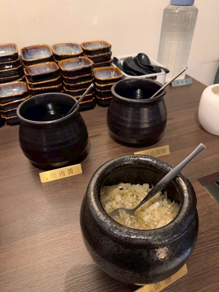 高雄燒肉推薦【鉄人燒肉】和牛入口即化有代烤｜燒肉套餐CP值超