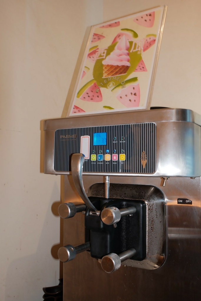 高雄燒肉推薦【鉄人燒肉】和牛入口即化有代烤｜燒肉套餐CP值超