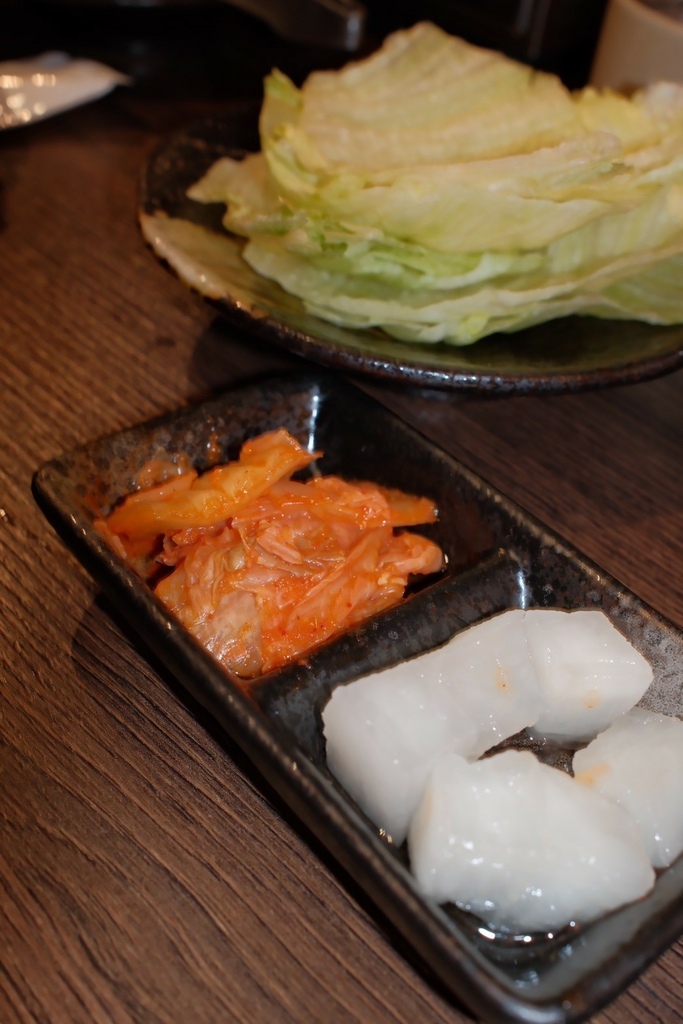 高雄燒肉推薦【鉄人燒肉】和牛入口即化有代烤｜燒肉套餐CP值超