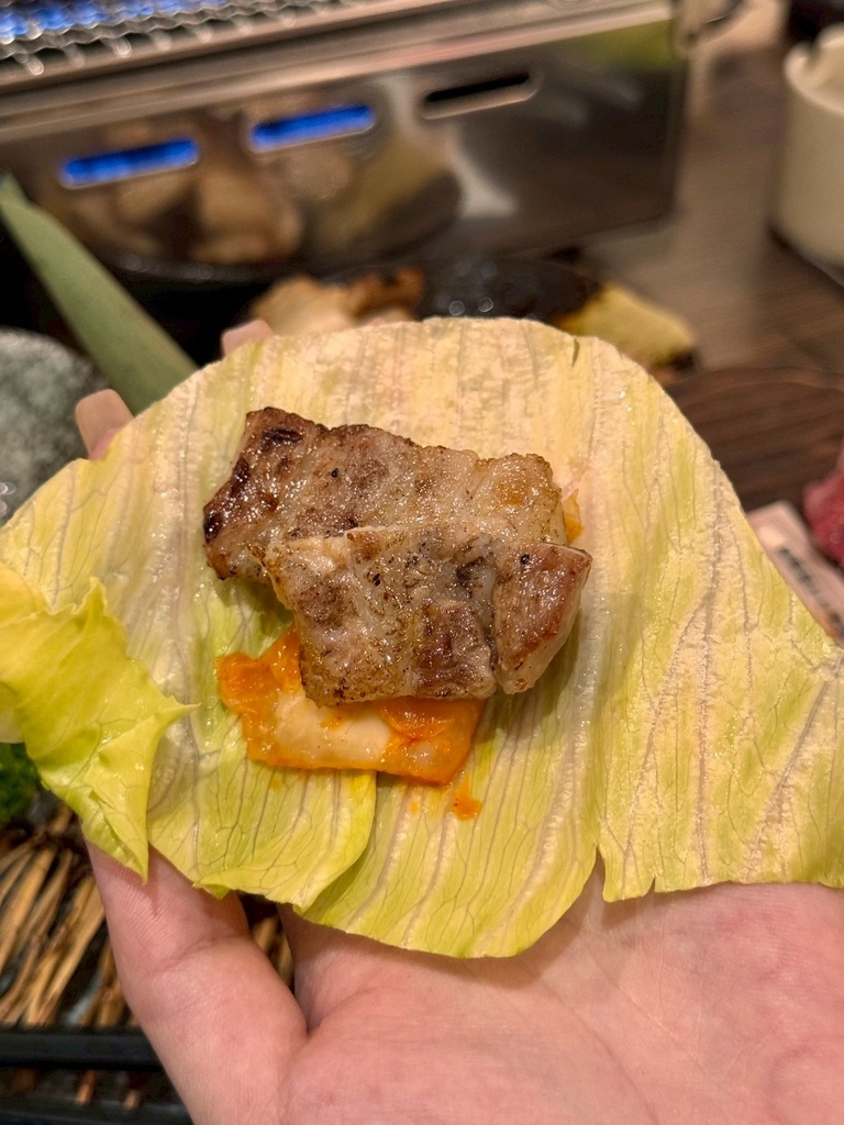 高雄燒肉推薦【鉄人燒肉】和牛入口即化有代烤｜燒肉套餐CP值超