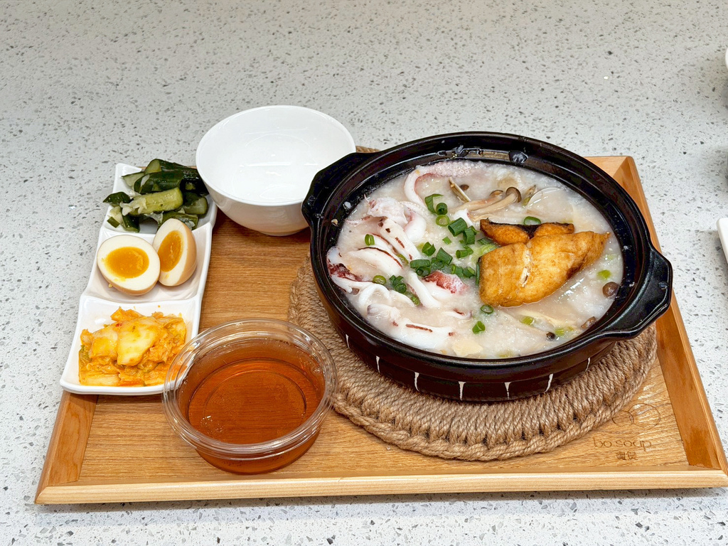 台南美食推薦|寶煲餐飲|東區簡餐外食族必收|小卷整隻卷卷粥| 台南美食推薦|寶煲餐飲|東區簡餐外食族必收|小卷整隻卷卷粥|