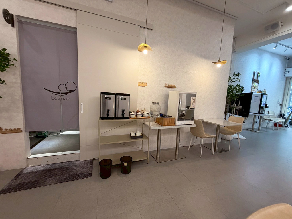 台南美食推薦|寶煲餐飲|東區簡餐外食族必收|小卷整隻卷卷粥| 台南美食推薦|寶煲餐飲|東區簡餐外食族必收|小卷整隻卷卷粥|