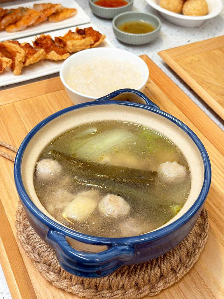 台南美食推薦|寶煲餐飲|東區簡餐外食族必收|小卷整隻卷卷粥| 台南美食推薦|寶煲餐飲|東區簡餐外食族必收|小卷整隻卷卷粥|