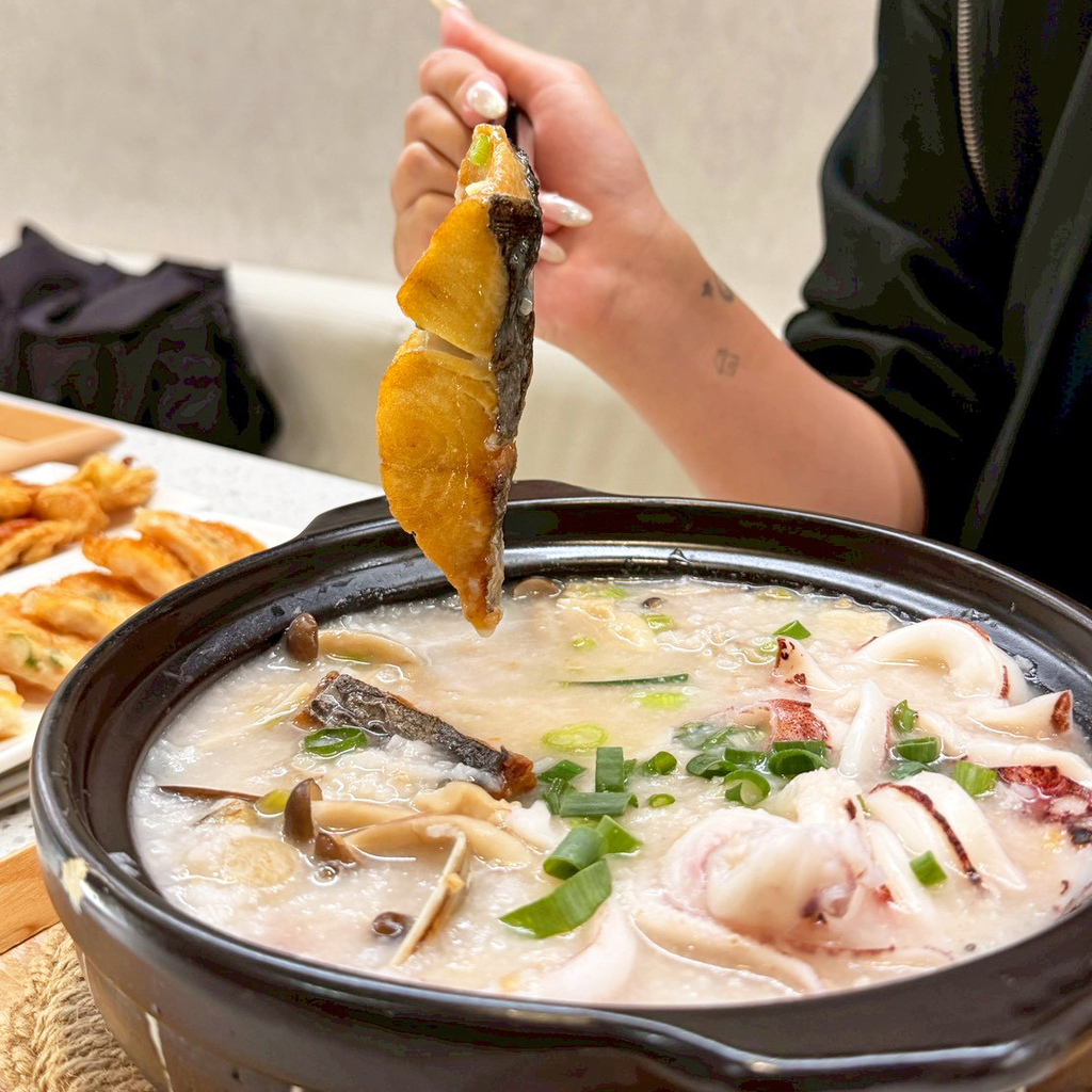 台南美食推薦|寶煲餐飲|東區簡餐外食族必收|小卷整隻卷卷粥| 台南美食推薦|寶煲餐飲|東區簡餐外食族必收|小卷整隻卷卷粥|