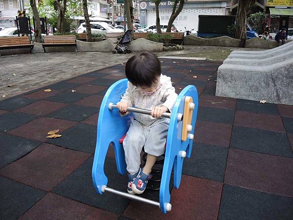 親子景點 ❤ 樟樹公園 ♪ 台北市文山區親子景點 ♩ 溜滑梯