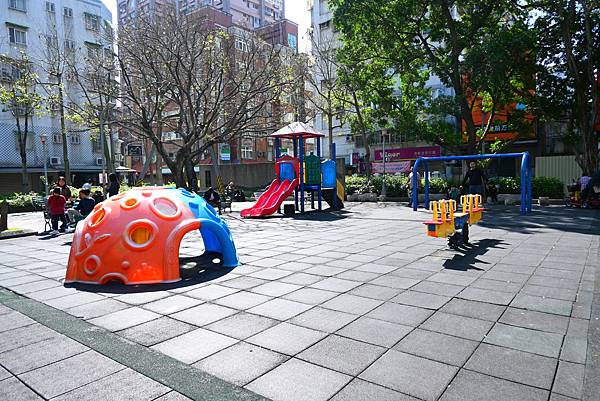 親子景點 ❤ 尼加拉瓜公園 ♪ 蘆洲親子景點 ♩ 公園雖小但