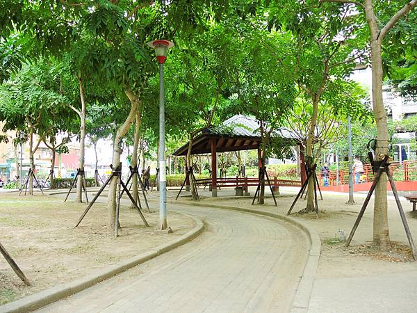 親子景點 ❤ 新北蘆洲重陽公園 ♪ 蘆洲親子景點 ♩ 大廣場