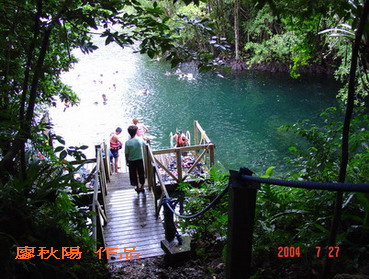 走過山頭，進入水母湖