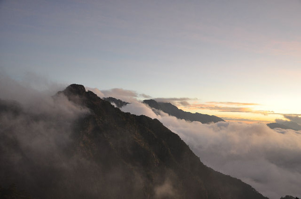 山雲揉碎夕陽天