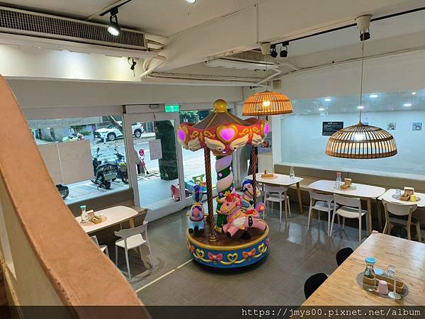 【J2 ♥ 去哪玩】永和親子餐廳│童話世界親子空間│旋轉木馬