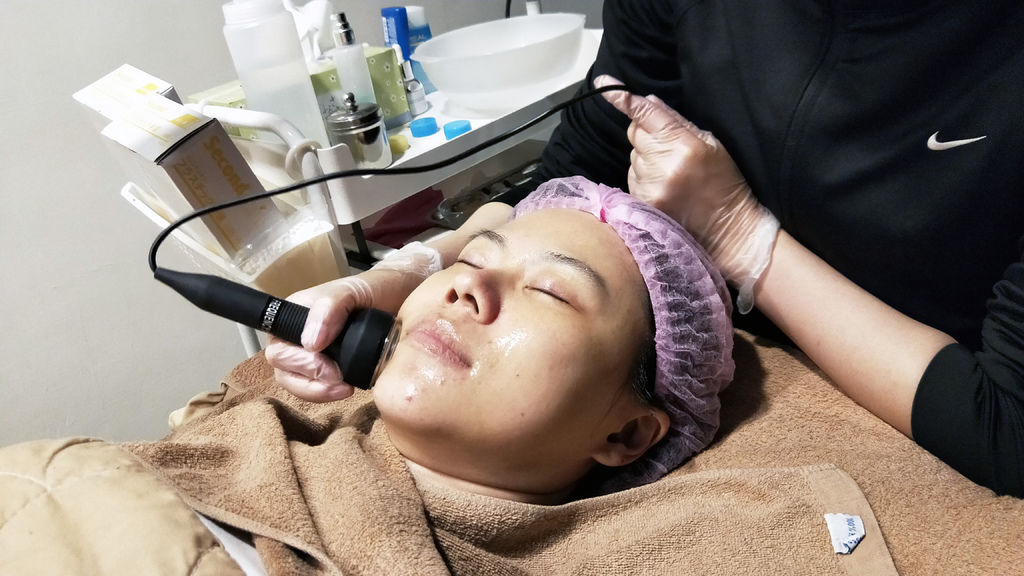 【台南美容spa】小资美颜馆|超声波导入～精华直达肌肤深层|海藻微晶