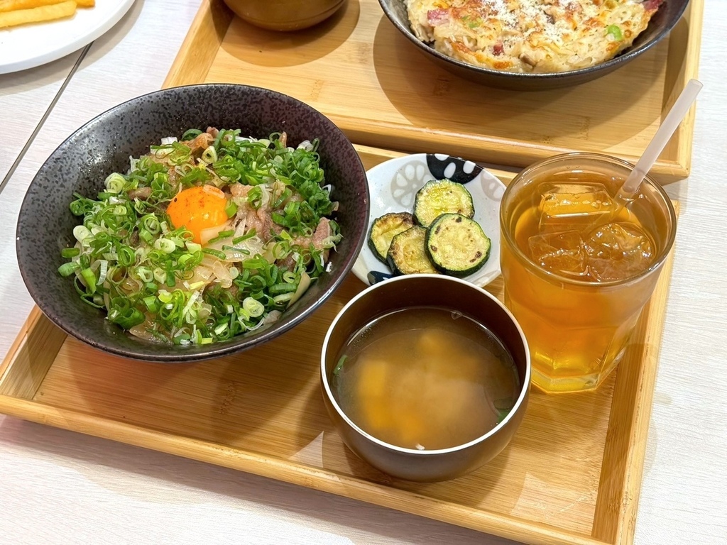 台南日式美食｜東區裕樂亭推薦｜月見蔥燒牛丼｜焗烤奶油雞腿飯