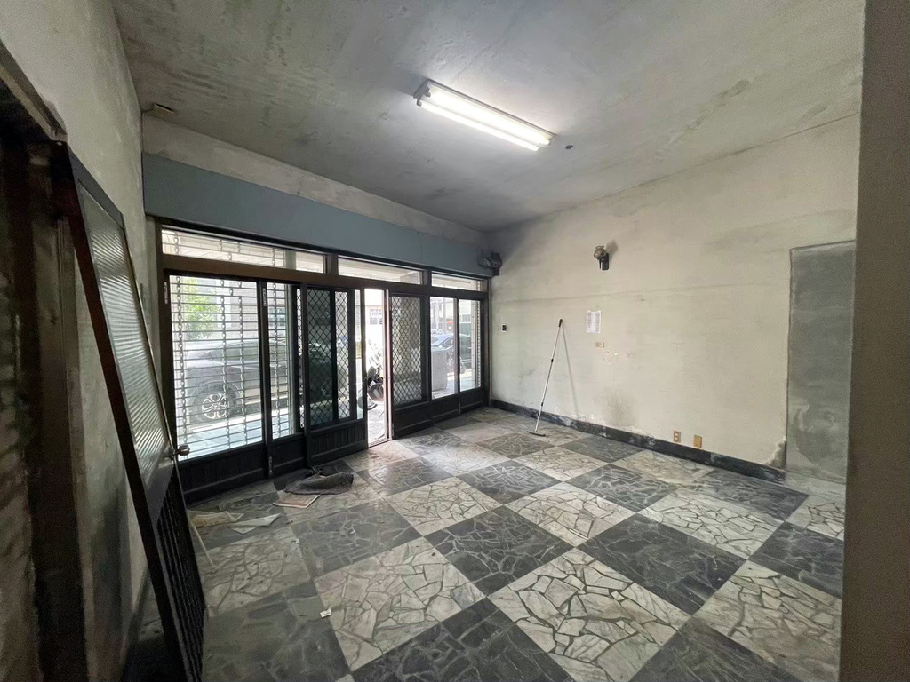 台南統包推薦【富川土木包工業】廢墟老屋翻修變身現代簡約辦公室
