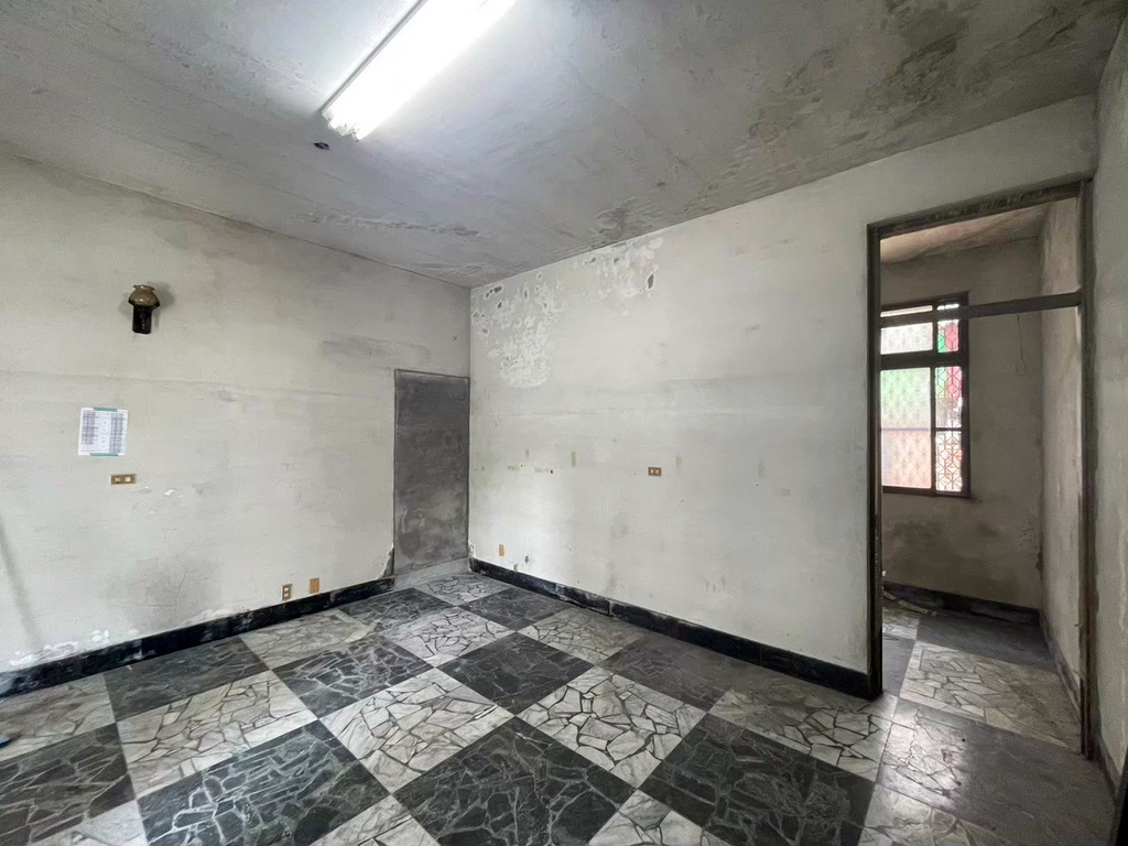 台南統包推薦【富川土木包工業】廢墟老屋翻修變身現代簡約辦公室