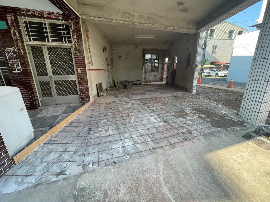 台南統包推薦【富川土木包工業】廢墟老屋翻修變身現代簡約辦公室