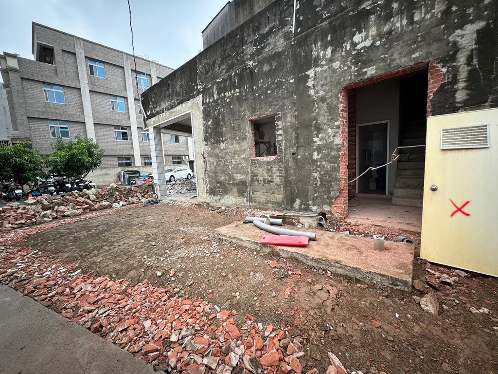 台南統包推薦【富川土木包工業】廢墟老屋翻修變身現代簡約辦公室