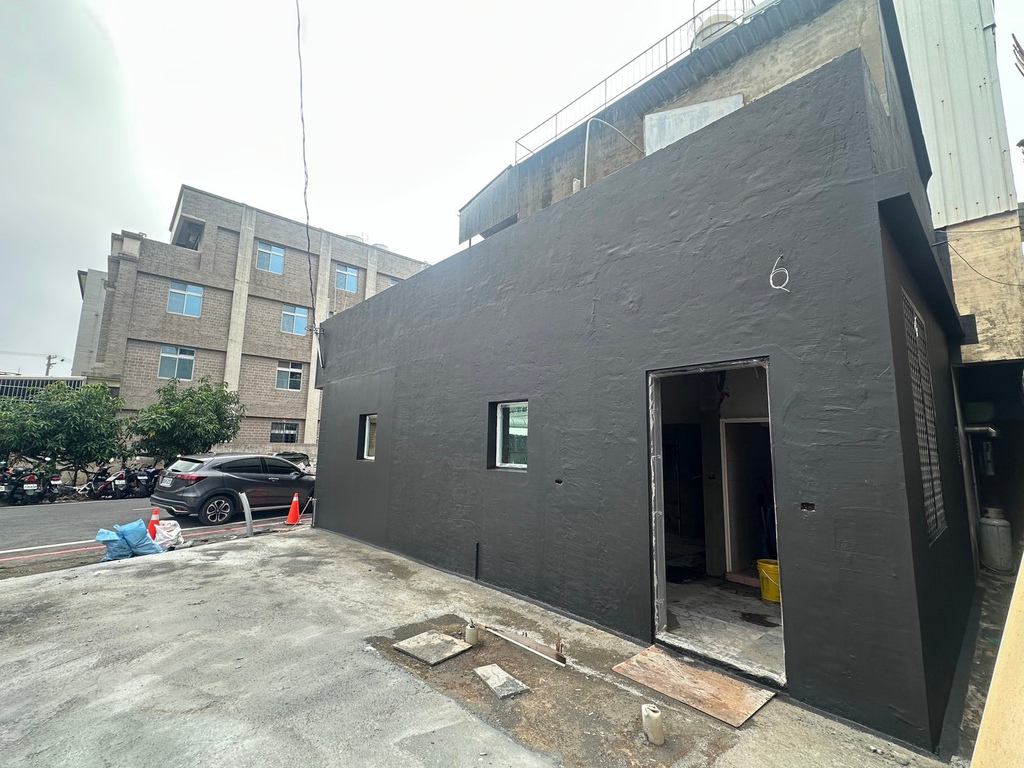 台南統包推薦【富川土木包工業】廢墟老屋翻修變身現代簡約辦公室