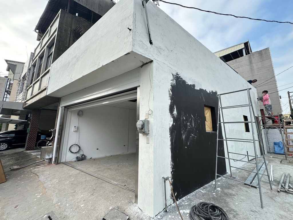 台南統包推薦【富川土木包工業】廢墟老屋翻修變身現代簡約辦公室