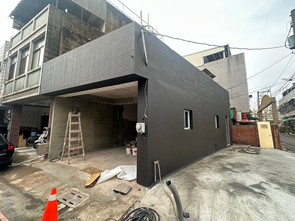 台南統包推薦【富川土木包工業】廢墟老屋翻修變身現代簡約辦公室