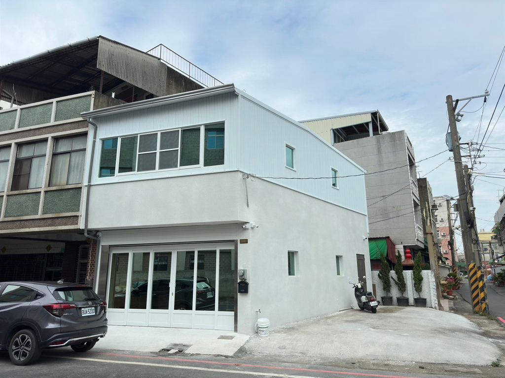 台南統包推薦【富川土木包工業】廢墟老屋翻修變身現代簡約辦公室