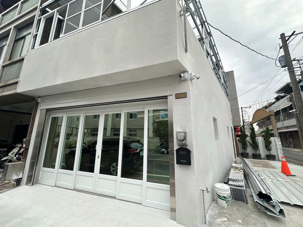 台南統包推薦【富川土木包工業】廢墟老屋翻修變身現代簡約辦公室