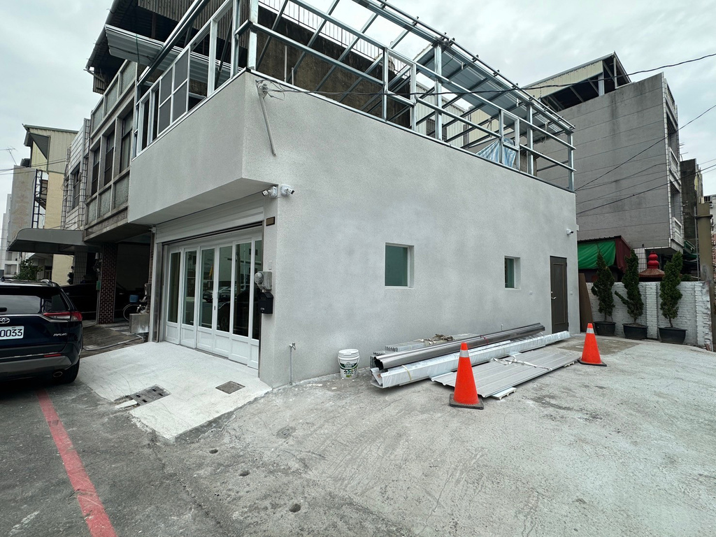 台南統包推薦【富川土木包工業】廢墟老屋翻修變身現代簡約辦公室
