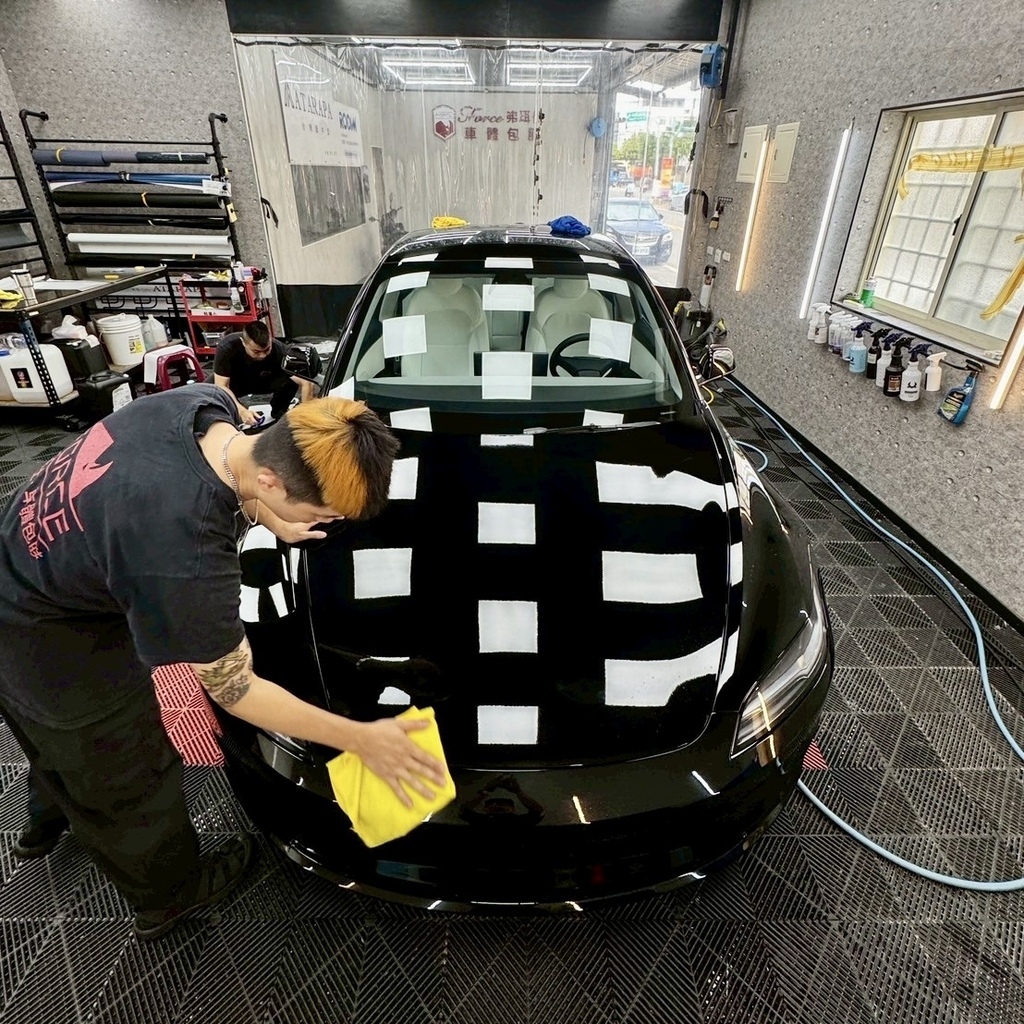 台南汽車包膜推薦｜弗珥仕透明犀牛皮施工體驗｜保護車漆第一步，