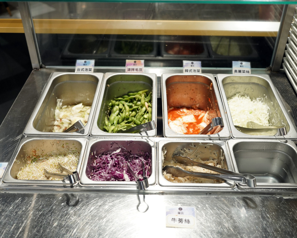 台南日式定食推薦|揪丼份量實在又飽足|小菜/白飯/味噌湯無限 台南日式定食推薦|揪丼份量實在又飽足|小菜/白飯/味噌湯無限