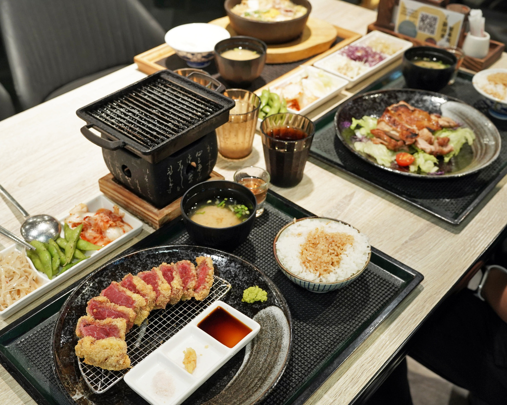 台南日式定食推薦|揪丼份量實在又飽足|小菜/白飯/味噌湯無限 台南日式定食推薦|揪丼份量實在又飽足|小菜/白飯/味噌湯無限