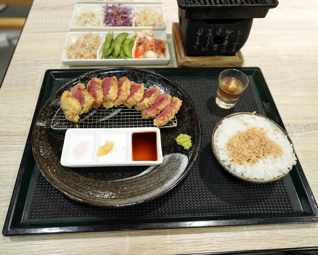 台南日式定食推薦|揪丼份量實在又飽足|小菜/白飯/味噌湯無限 台南日式定食推薦|揪丼份量實在又飽足|小菜/白飯/味噌湯無限