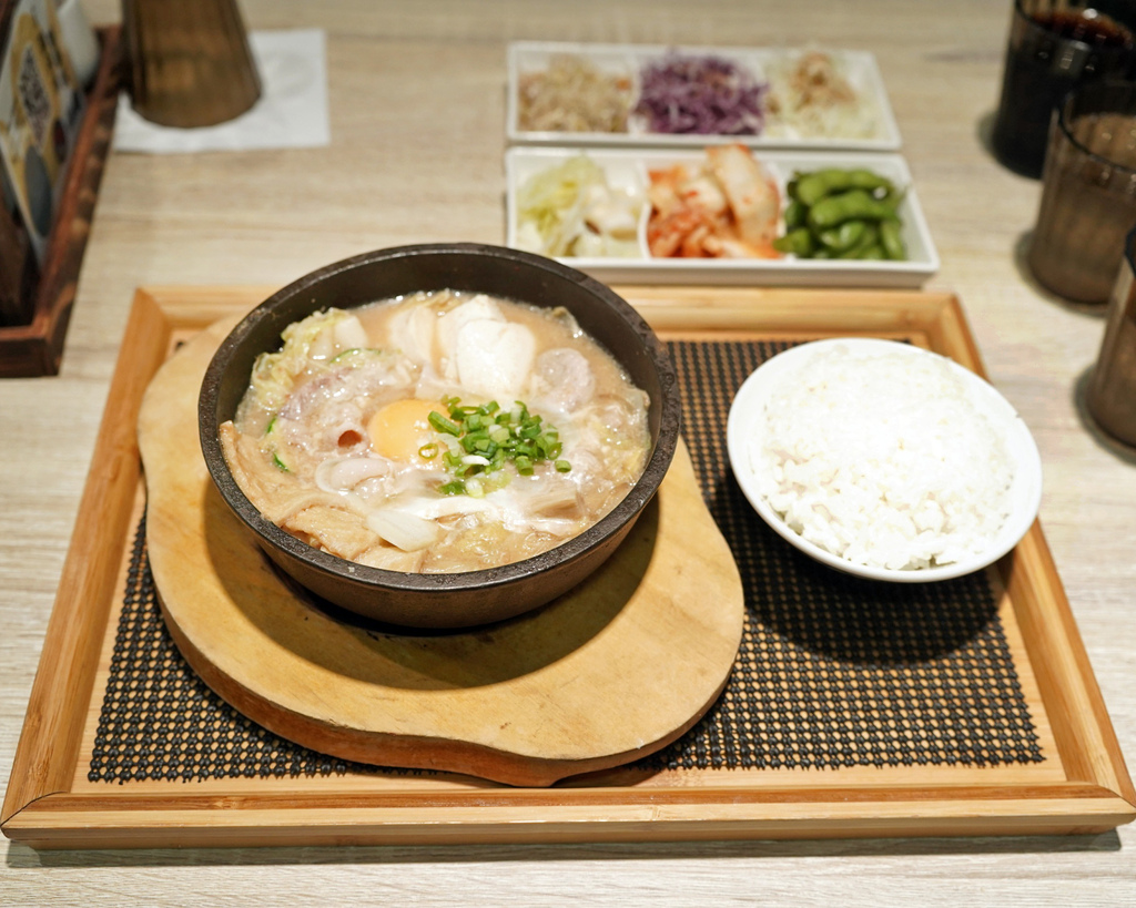 台南日式定食推薦|揪丼份量實在又飽足|小菜/白飯/味噌湯無限 台南日式定食推薦|揪丼份量實在又飽足|小菜/白飯/味噌湯無限