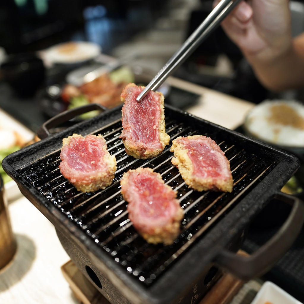 台南日式定食推薦|揪丼份量實在又飽足|小菜/白飯/味噌湯無限 台南日式定食推薦|揪丼份量實在又飽足|小菜/白飯/味噌湯無限