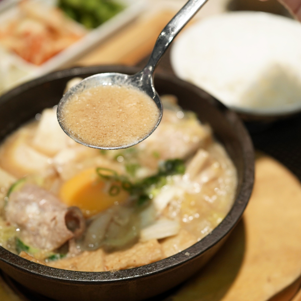 台南日式定食推薦|揪丼份量實在又飽足|小菜/白飯/味噌湯無限 台南日式定食推薦|揪丼份量實在又飽足|小菜/白飯/味噌湯無限