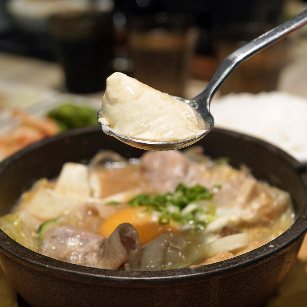 台南日式定食推薦|揪丼份量實在又飽足|小菜/白飯/味噌湯無限 台南日式定食推薦|揪丼份量實在又飽足|小菜/白飯/味噌湯無限