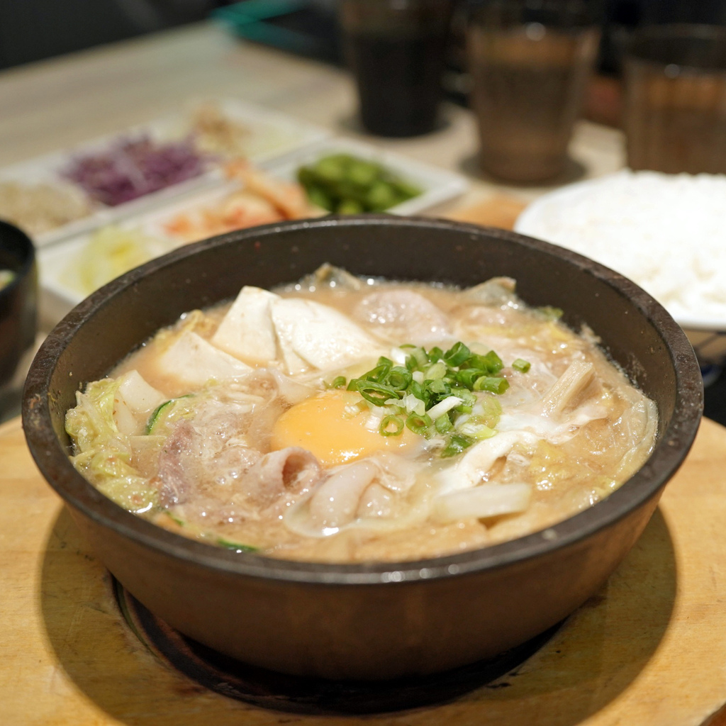 台南日式定食推薦|揪丼份量實在又飽足|小菜/白飯/味噌湯無限 台南日式定食推薦|揪丼份量實在又飽足|小菜/白飯/味噌湯無限