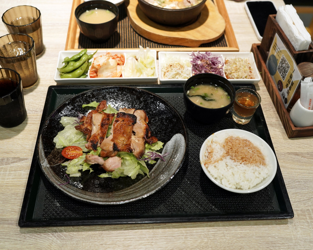 台南日式定食推薦|揪丼份量實在又飽足|小菜/白飯/味噌湯無限 台南日式定食推薦|揪丼份量實在又飽足|小菜/白飯/味噌湯無限