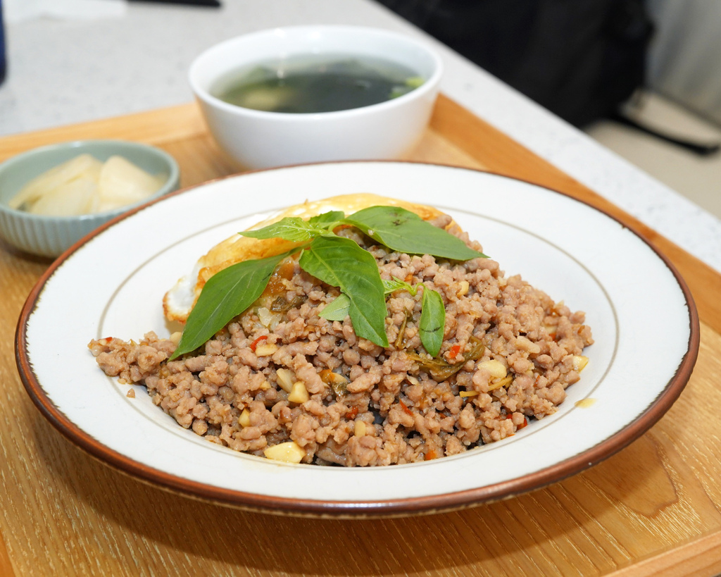 台南美食【寶煲餐飲】每日限量商業套餐｜份量剛好環境舒適｜馬鈴