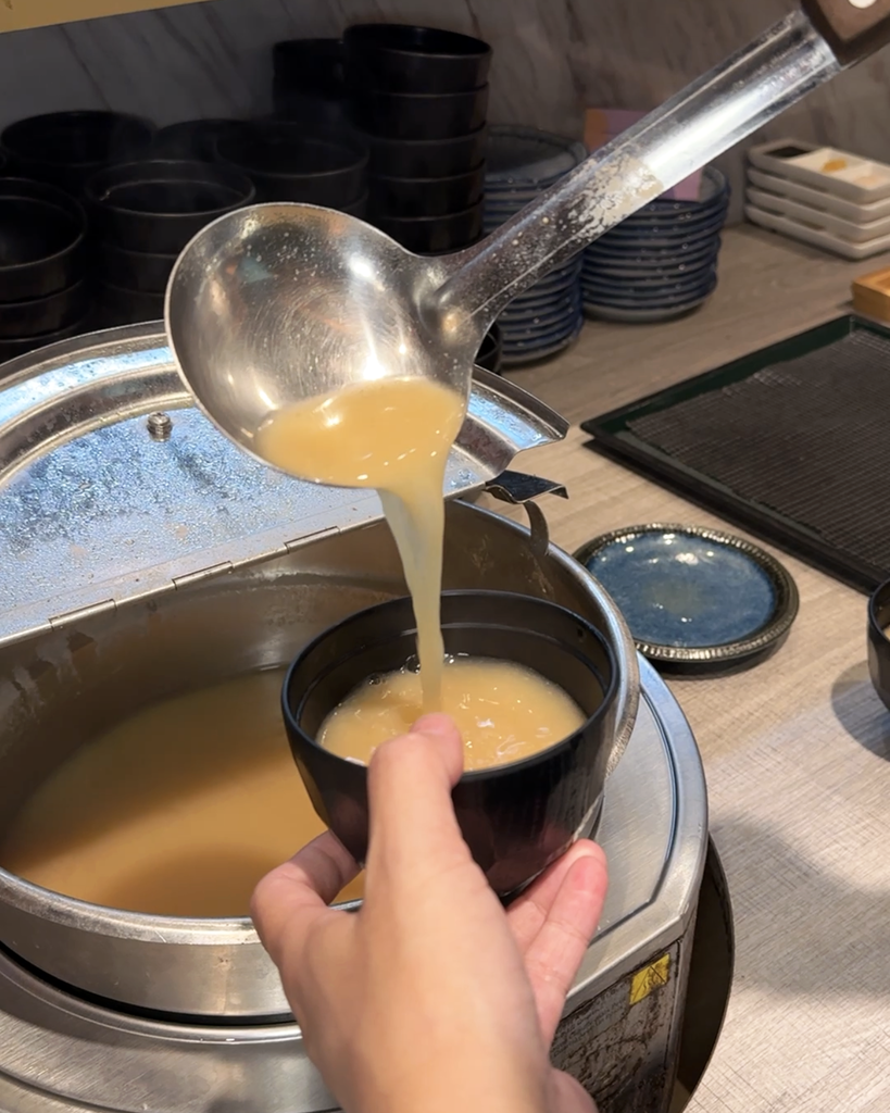 台南日式定食推薦|揪丼份量實在又飽足|小菜/白飯/味噌湯無限 台南日式定食推薦|揪丼份量實在又飽足|小菜/白飯/味噌湯無限