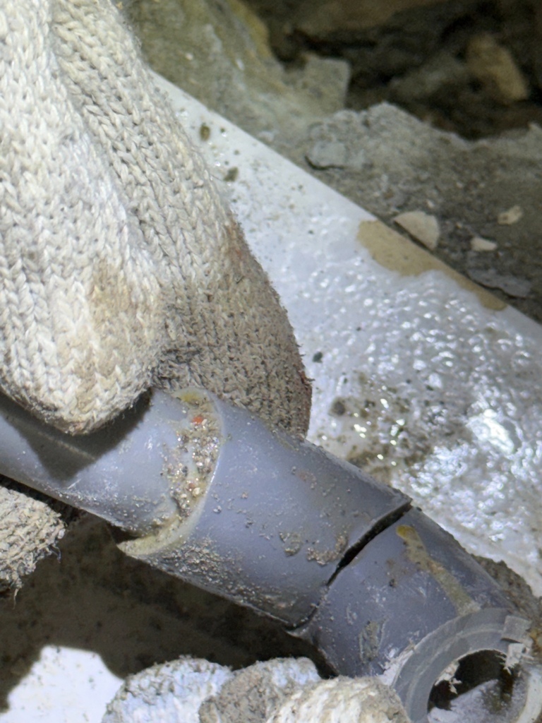 台南抓漏水推薦│安安抓漏師傅神救援│流理台下方水管破裂維修│