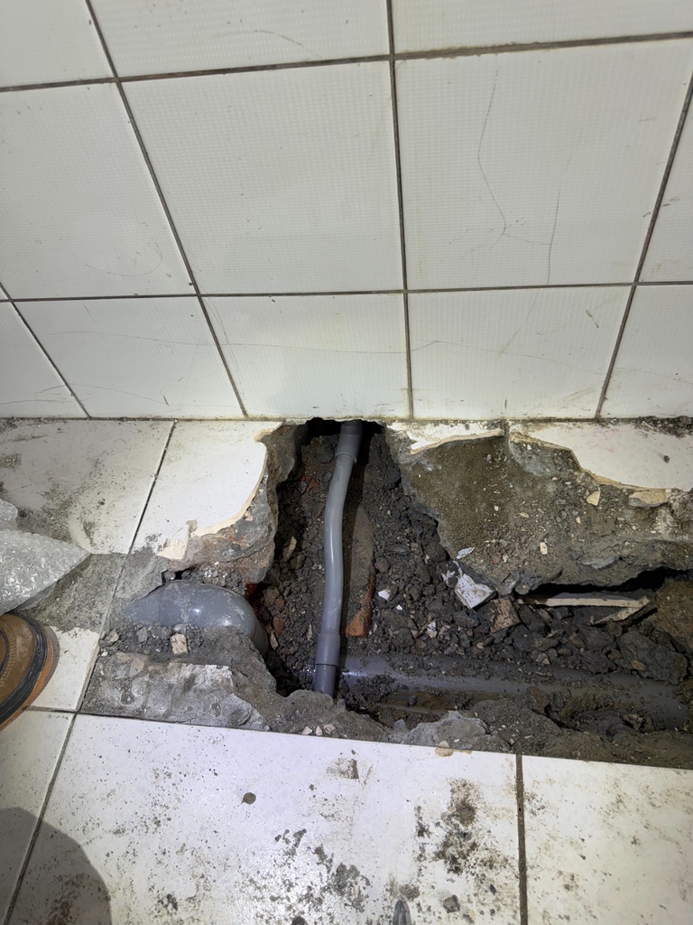 台南抓漏水推薦│安安抓漏師傅神救援│流理台下方水管破裂維修│