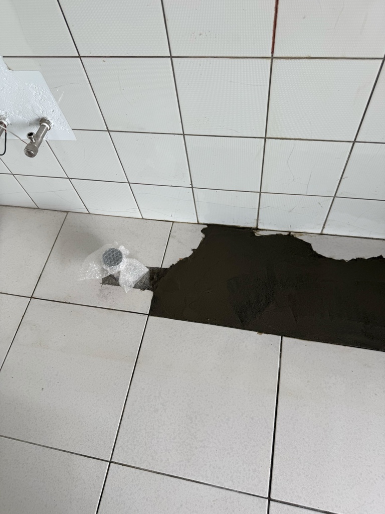 台南抓漏水推薦│安安抓漏師傅神救援│流理台下方水管破裂維修│