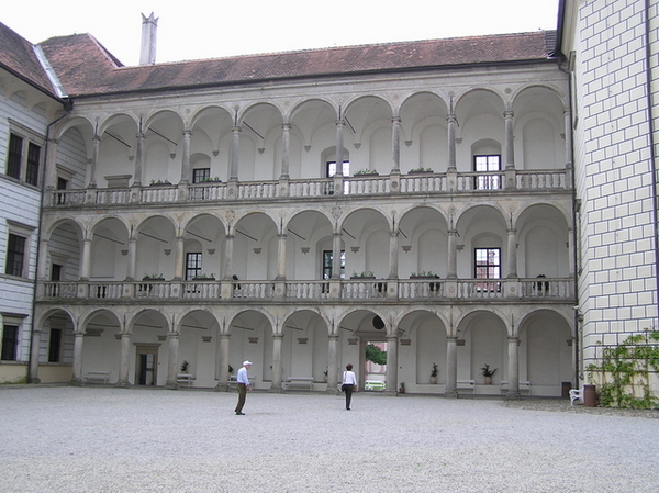 城堡中庭