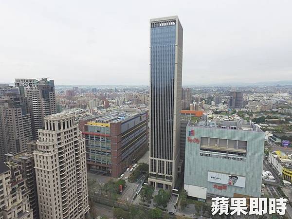 (5)已完工的「聯聚中雍大廈」，高192米，為企業總部，也是目前台中最高樓。陳恒芳攝-.jpg