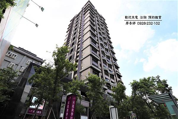 台中八期 文南仰真 文心秀泰商圈 高質感店面 廖香婷 0928232102(37).JPG