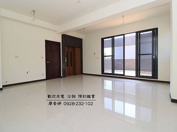 台中 土地120坪 裕國天虹 獨棟電梯別墅 四面採光 廖香婷 0965520580 歡迎預約鑑賞  (33).JPG
