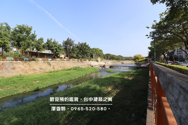 大里康橋河畔第一排 臨路裝潢電梯別墅五套房可營登 洽廖香婷 0965520580 歡迎鑒賞(59).JPG