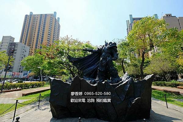 台中西區環境照片-阿薩斯雕像(1).jpg