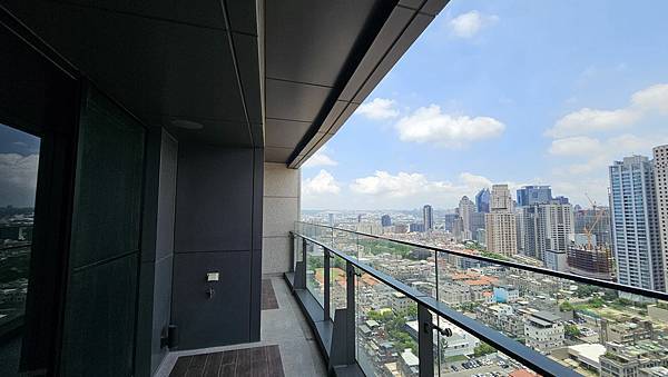 七期豪宅︱雙橡園V1特區︱前棟視野︱三房雙主臥(可4房)︱次