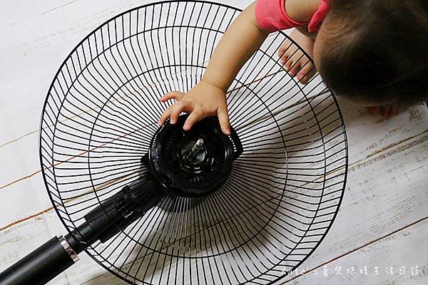 Haier14吋DC經典霧面黑風扇  Haier14吋DC直流變頻微電腦立扇 群光電子電風扇評價 海爾風扇好用嗎 省電電扇推薦 七片扇葉 12段風速 ECO溫感 可預約定時的電風扇31.jpg