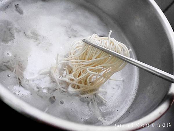 阿杯肉拌麵 阿杯手工日曬麵工廠 巷口的老味道 阿杯乾拌麵 乾拌麵推薦 椒麻乾拌麵 椒麻口味的乾拌麵9.jpg